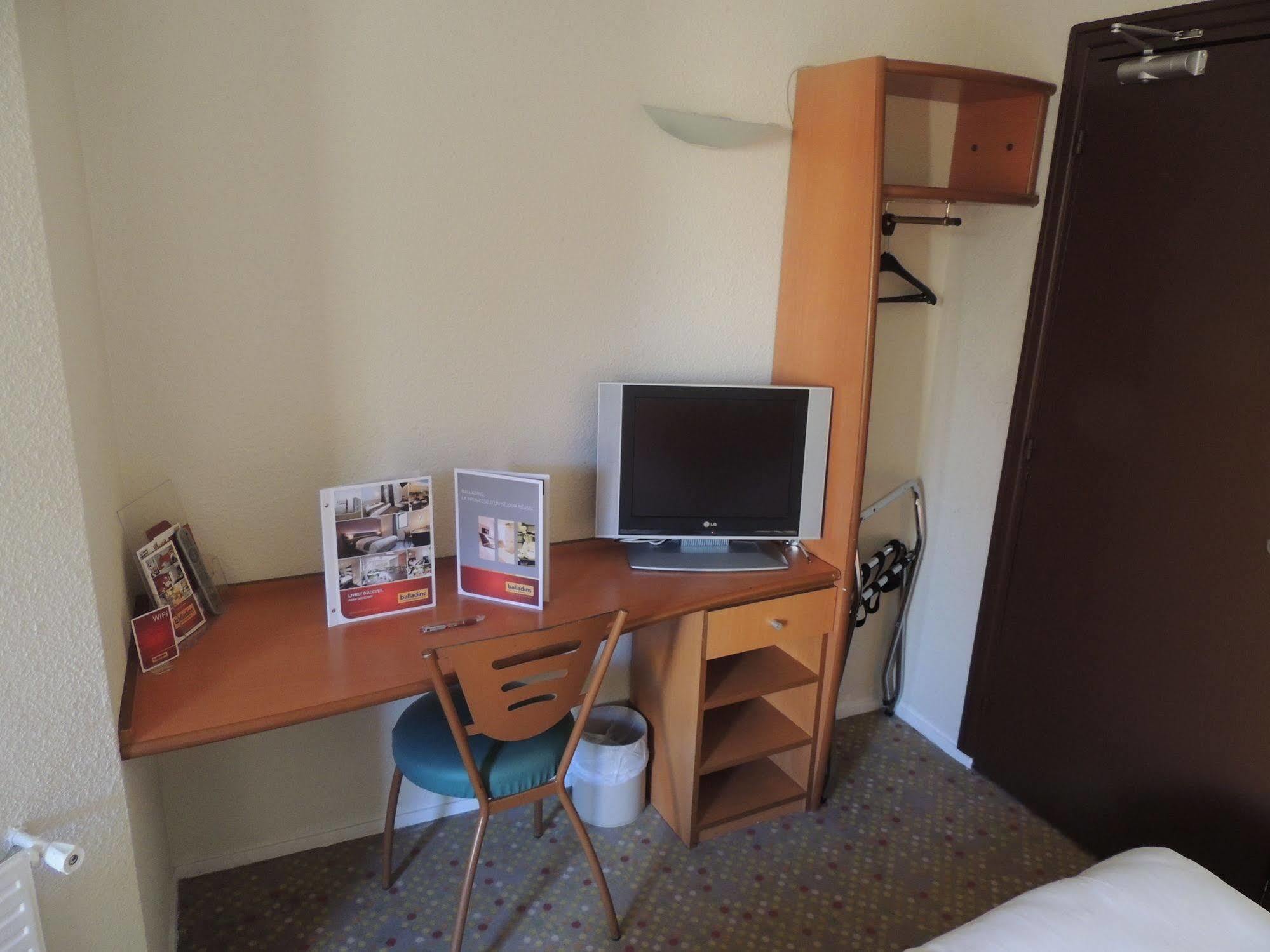 Ibis Budget Сент-Уан-л'Омон Екстериор снимка